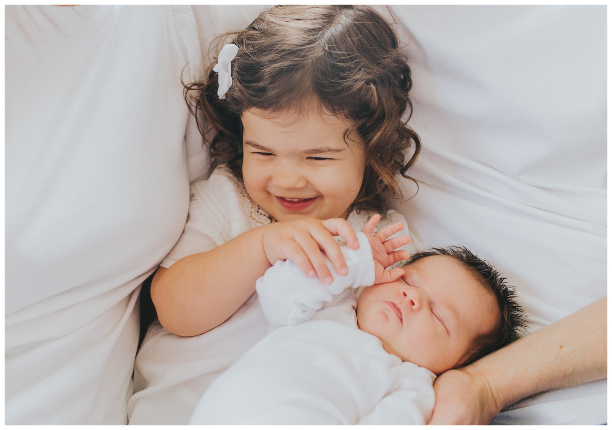 newborn and sibling photo ideas; lifestyle newborn session