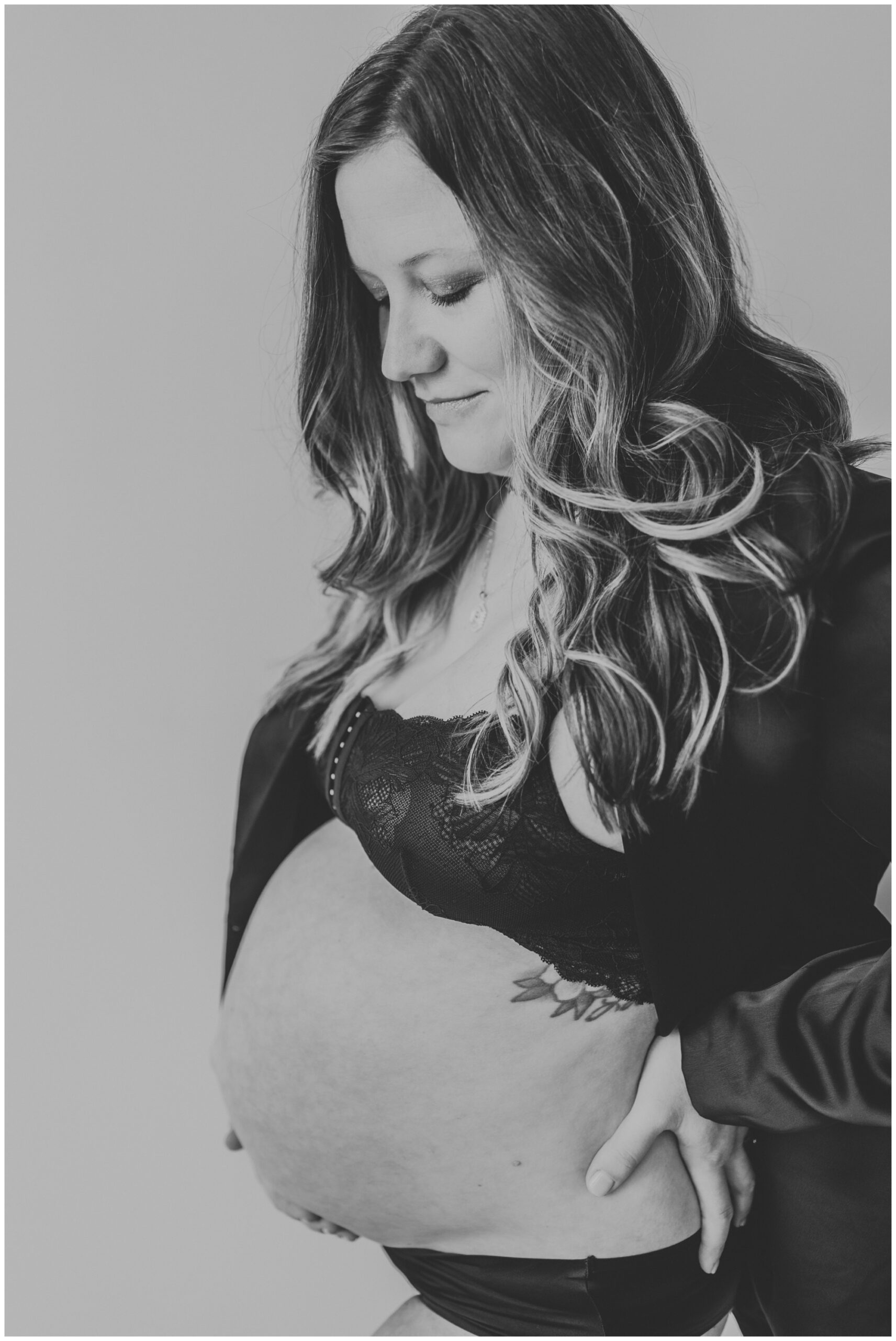 outfit ideas for maternity photoshoot; what to wear for maternity photos