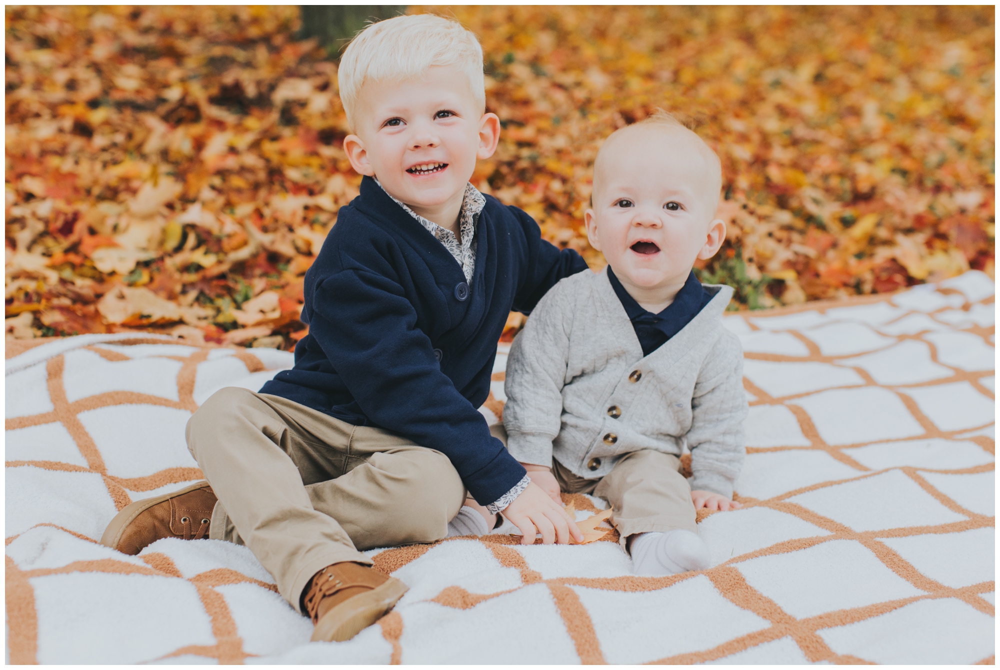 fall family session at Humboldt Park Chicago by Meg Adamik Creative