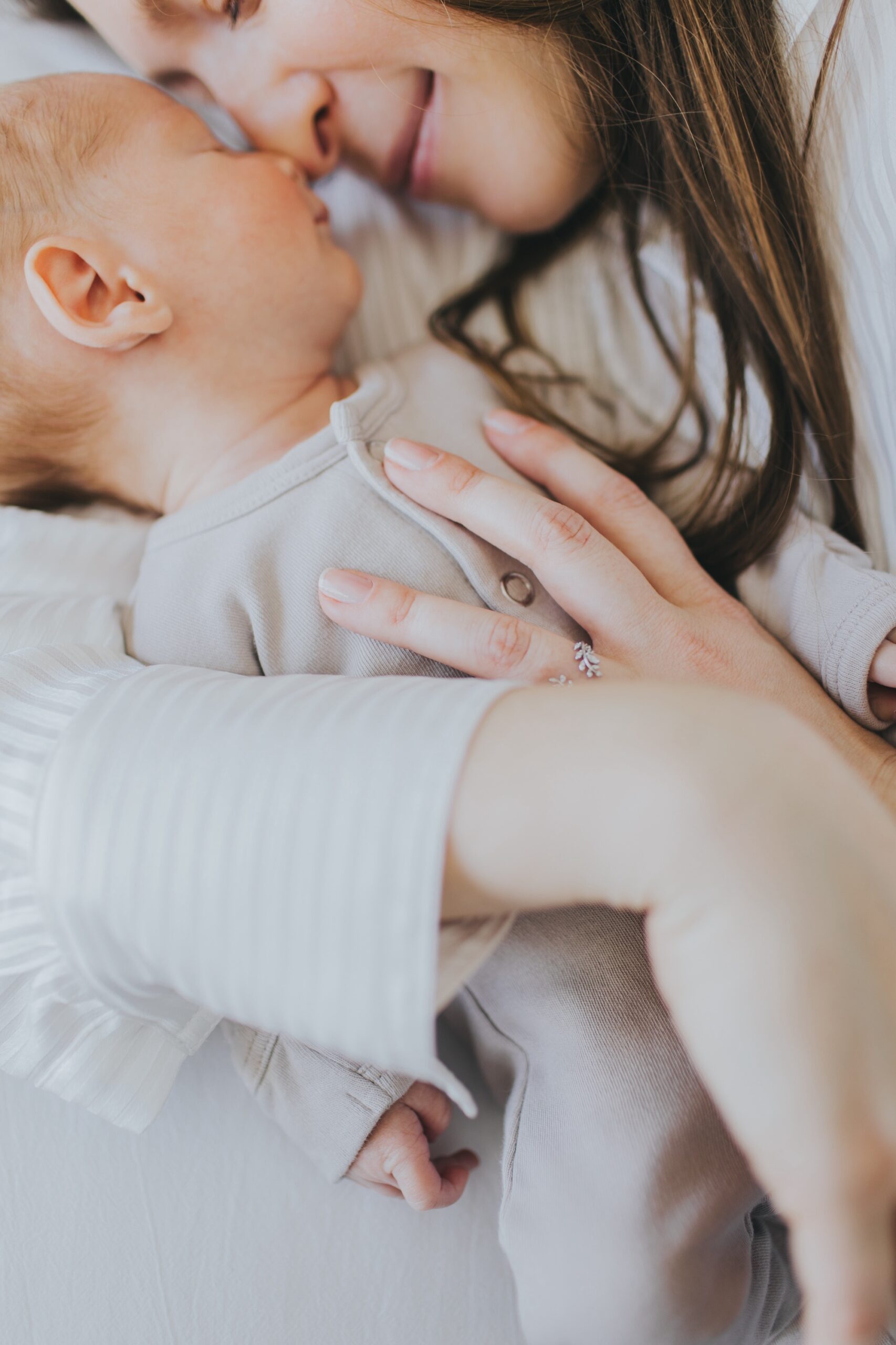 natural newborn poses for newborn photography