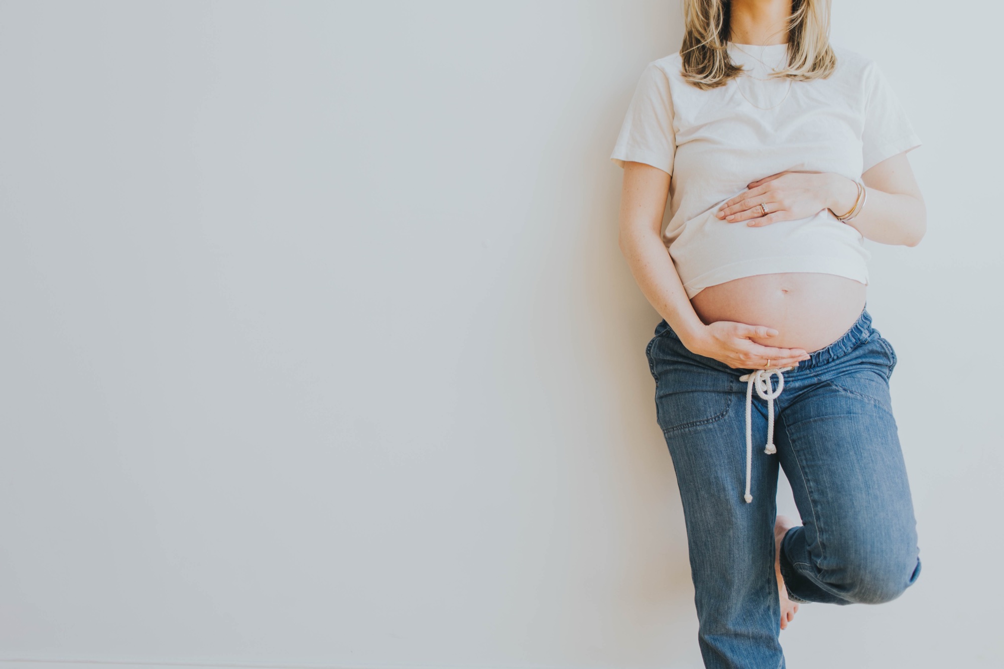 maternity photo session styling