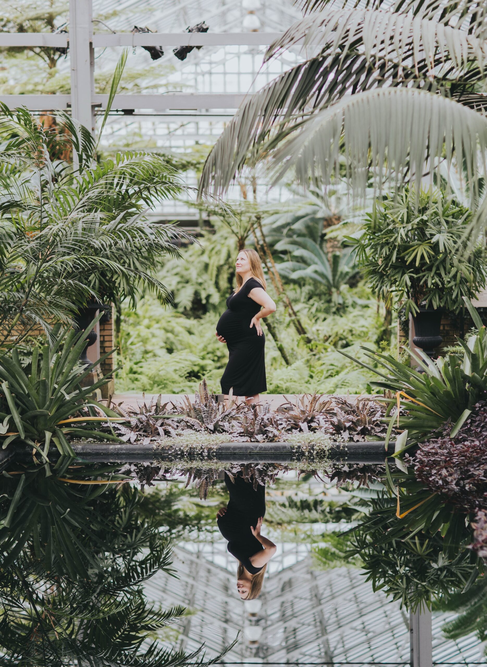 maternity session with family; garfield park conservatory maternity photos