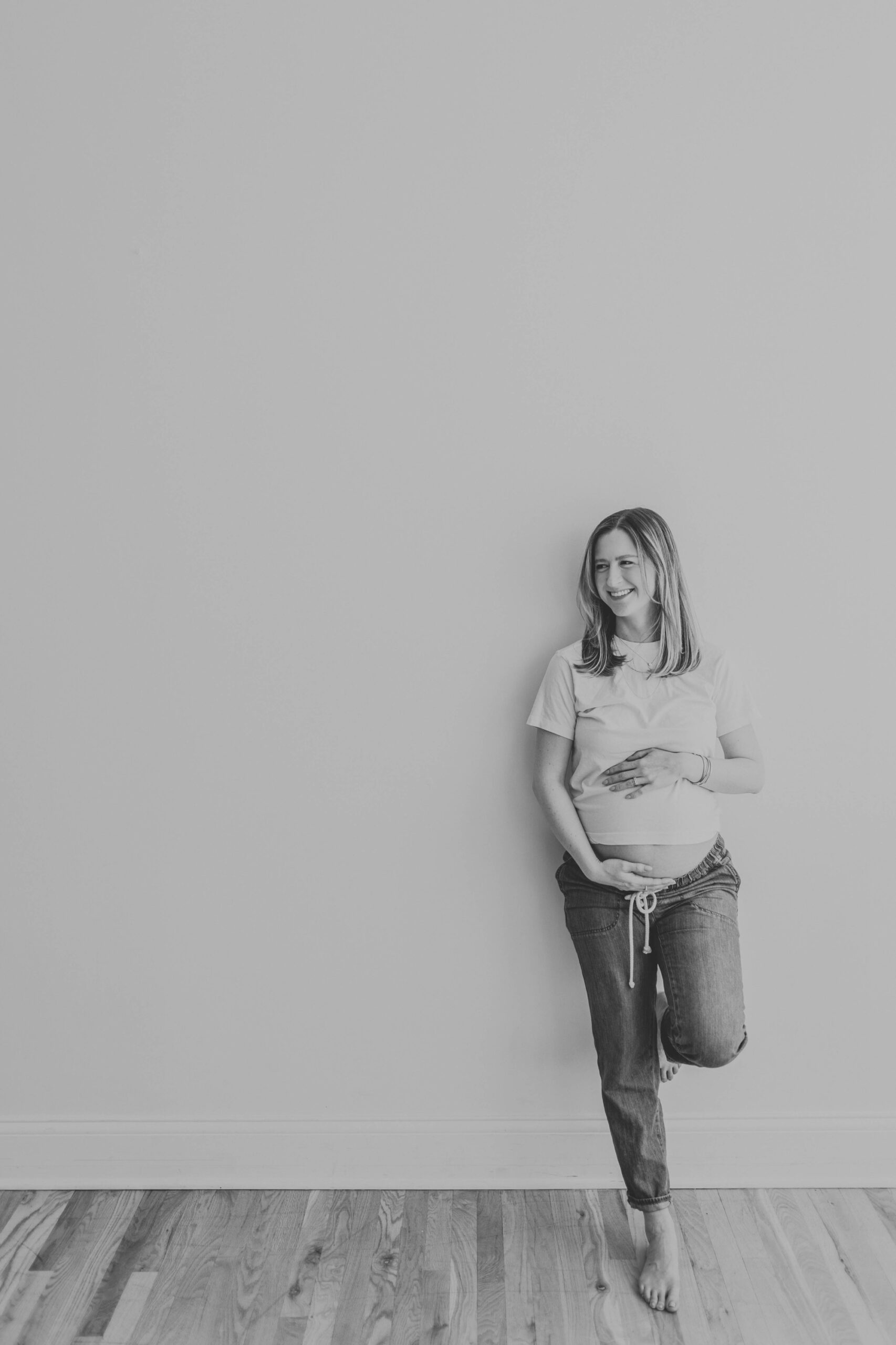 black and white maternity photos