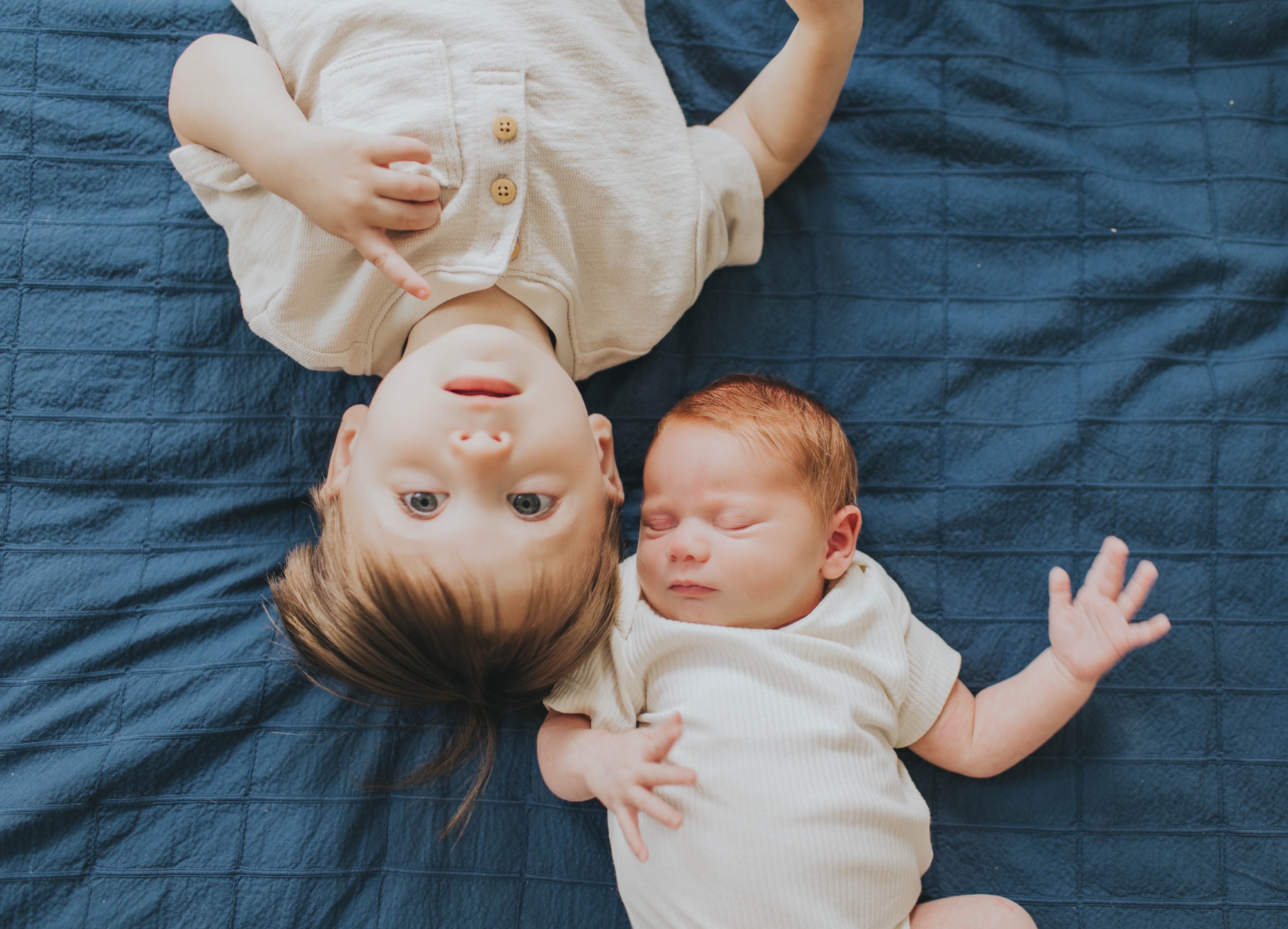 family newborn photography; in home session; oak park, chicago, Illinois