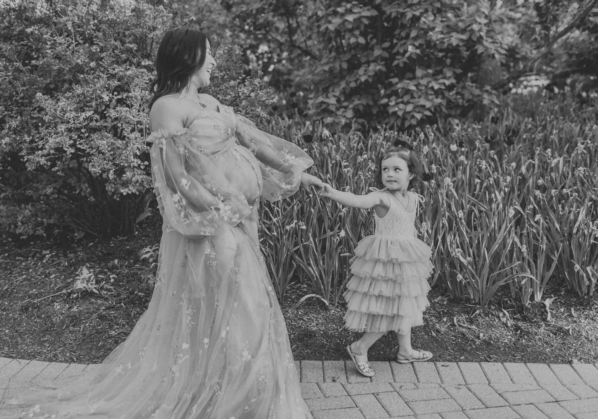 maternity photos in Lilacia Park