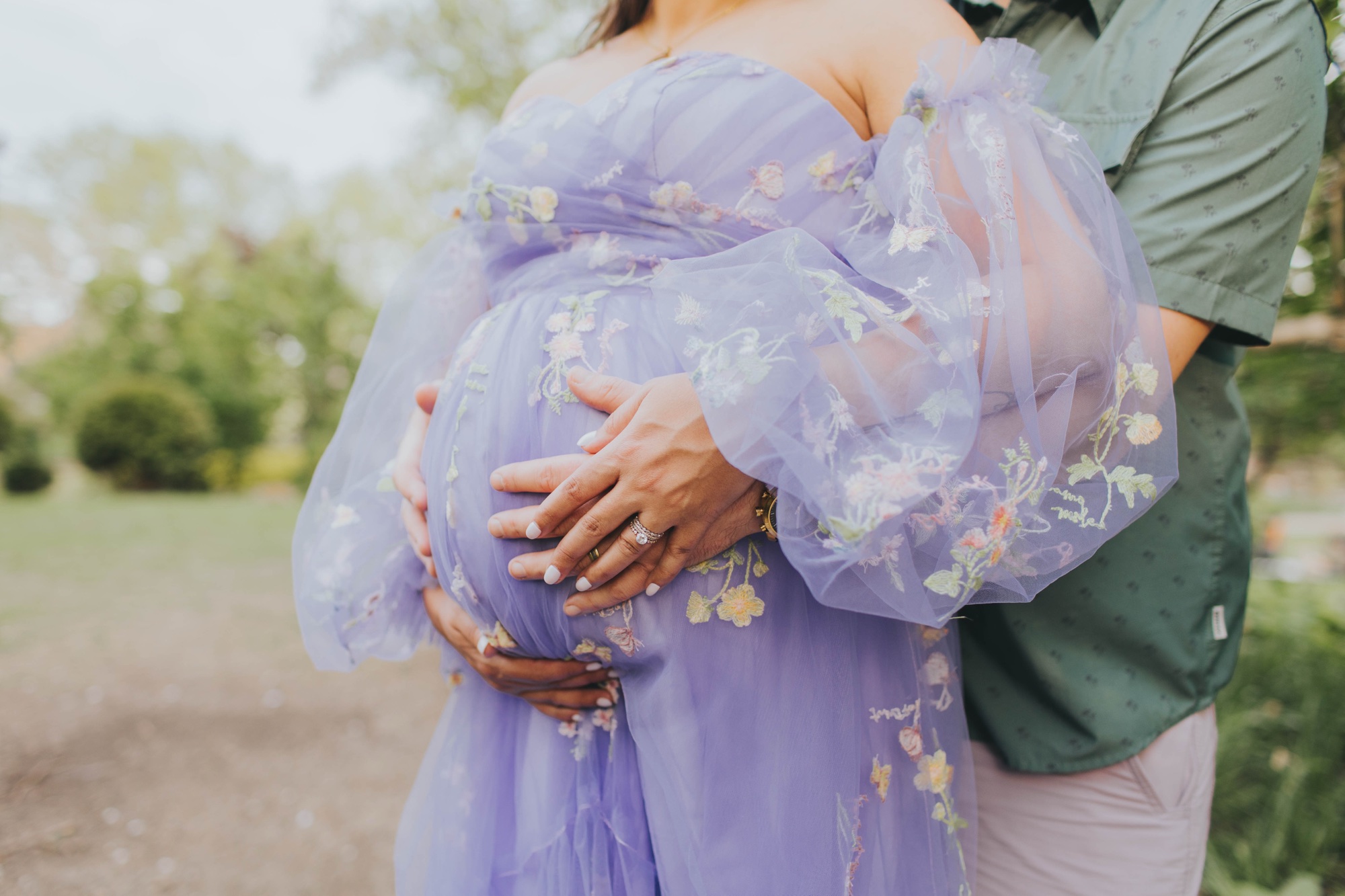 surrogate maternity photography session in Lilacia Park Lombard