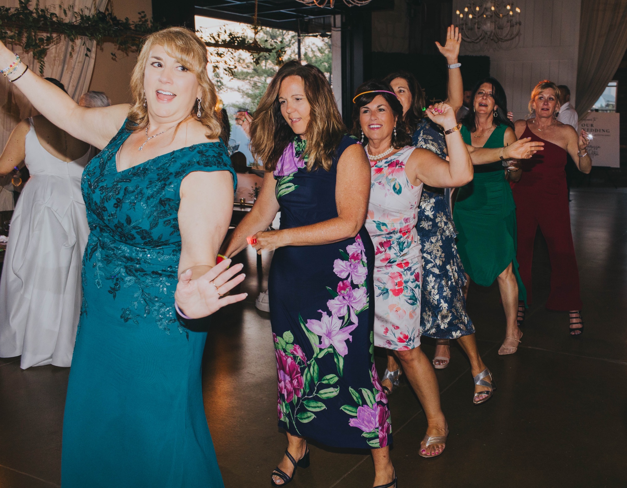 Meg Adamik Creative, Oswego, Illinois, Western Chicago suburbs wedding photographer