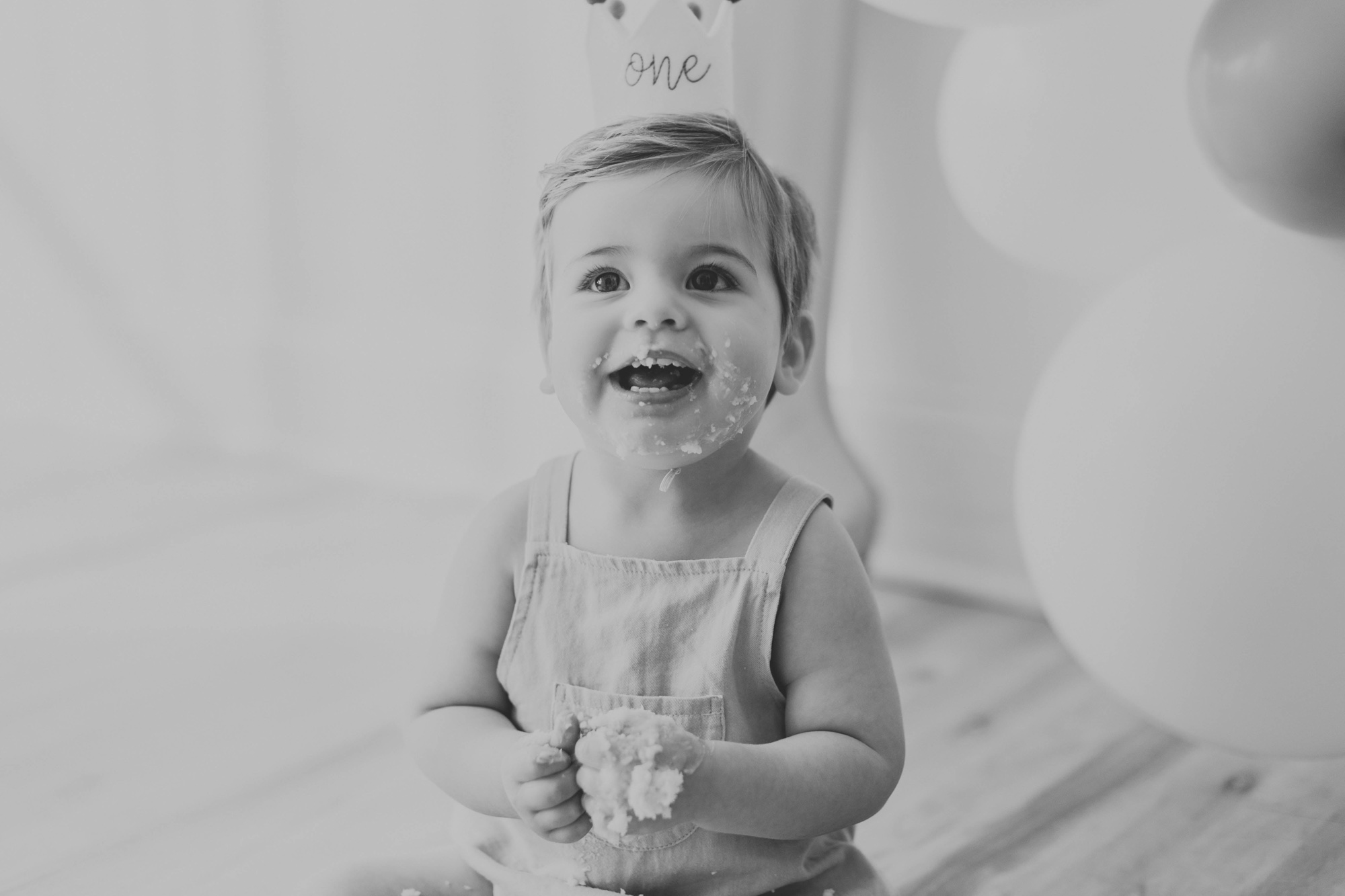 first birthday cake smash photography by Meg Adamik Creative